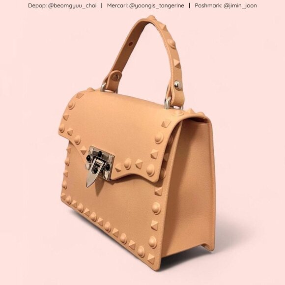 Peach purse with removable crossbody straps 👜🧚♀️ - Picture 3 of 5